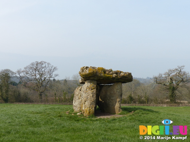 FZ004267 St. Lythans burial chamber